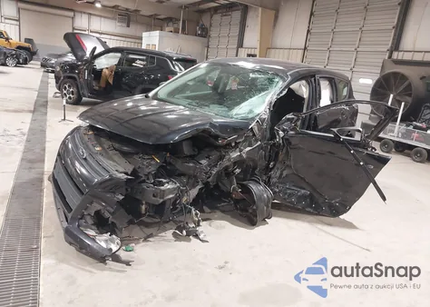 2016 Ford Escape S z USA, uszkodzony, nr VIN 1FMCU0F71GUB51675